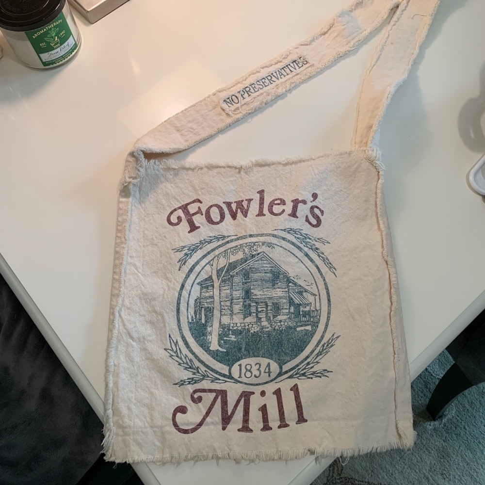 Shoulder tote